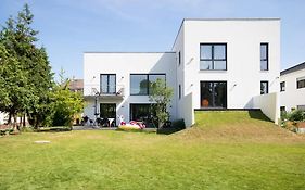 Moderne 5 Schlafzimmer Designer Villa Mit Garten Und Terrasse Fusslaeufig Am Cospudener See
